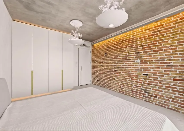 Apartment 3 Bedrooms Design Lux 